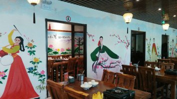 <b>高空彩绘作业</b>